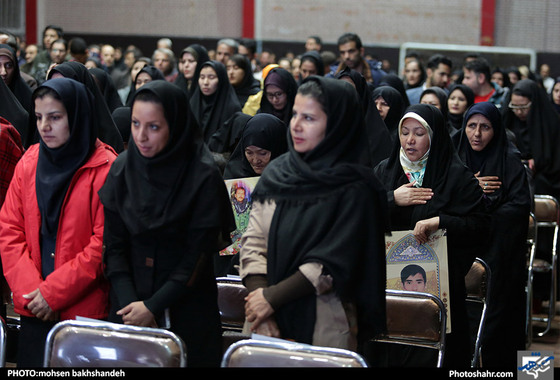مراسم مزایده پیراهن هادی نوروزی به نفع زلزله زدگان غرب کشور / عکس:محسن بخشنده / شهرآرا