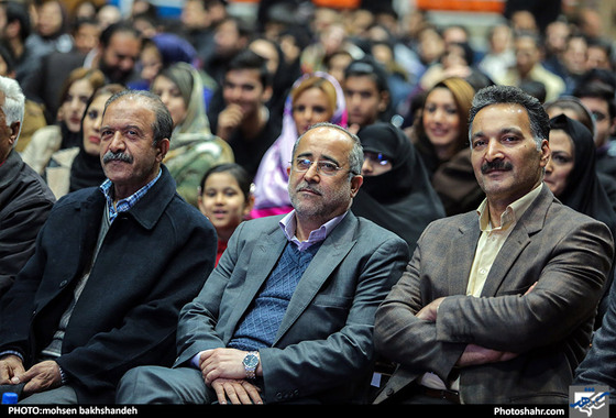 مراسم مزایده پیراهن هادی نوروزی به نفع زلزله زدگان غرب کشور / عکس:محسن بخشنده / شهرآرا