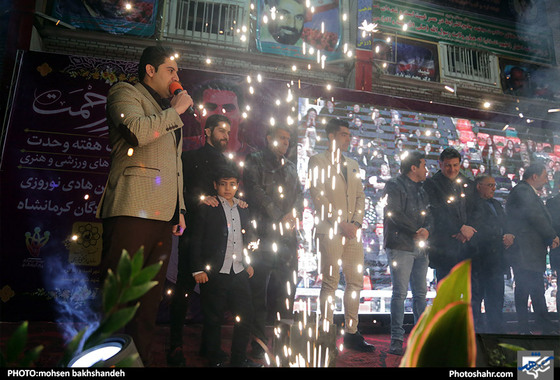 مراسم مزایده پیراهن هادی نوروزی به نفع زلزله زدگان غرب کشور / عکس:محسن بخشنده / شهرآرا