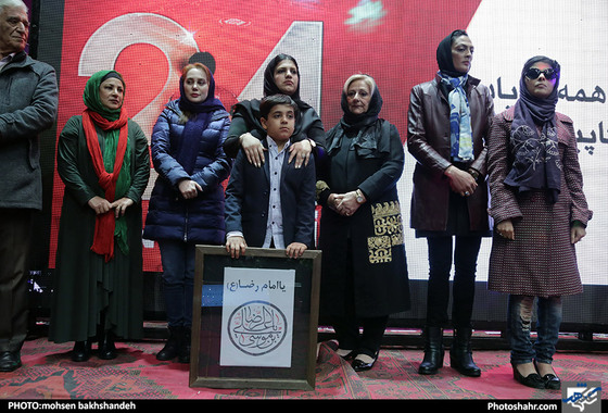 مراسم مزایده پیراهن هادی نوروزی به نفع زلزله زدگان غرب کشور / عکس:محسن بخشنده / شهرآرا