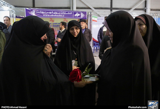 بازدید خانم گندمی عضو شورای شهر از نوزدهمین نمایشگاه کتاب مشهد / عکس: احمد حسنی / شهرآرا