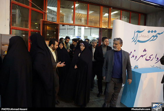 بازدید خانم گندمی عضو شورای شهر از نوزدهمین نمایشگاه کتاب مشهد / عکس: احمد حسنی / شهرآرا