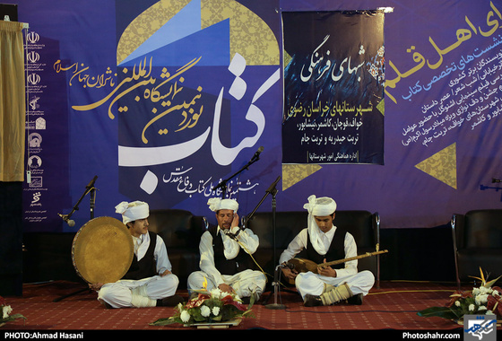 بازدید خانم گندمی عضو شورای شهر از نوزدهمین نمایشگاه کتاب مشهد / عکس: احمد حسنی / شهرآرا
