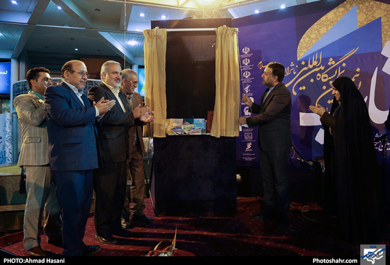 بازدید خانم گندمی عضو شورای شهر از نوزدهمین نمایشگاه کتاب مشهد / عکس: احمد حسنی / شهرآرا