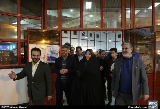 بازدید خانم گندمی عضو شورای شهر از نوزدهمین نمایشگاه کتاب مشهد / عکس: احمد حسنی / شهرآرا