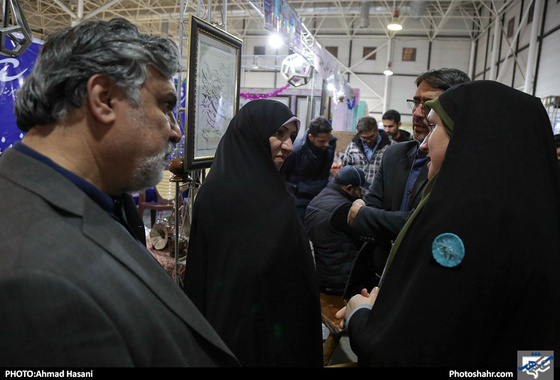 بازدید خانم گندمی عضو شورای شهر از نوزدهمین نمایشگاه کتاب مشهد / عکس: احمد حسنی / شهرآرا