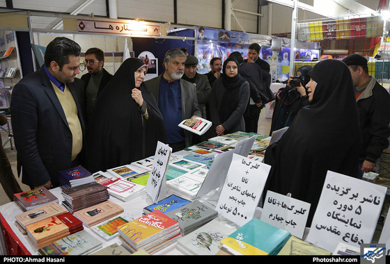 بازدید خانم گندمی عضو شورای شهر از نوزدهمین نمایشگاه کتاب مشهد / عکس: احمد حسنی / شهرآرا