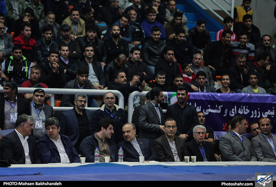 مسابقات کشتی پهلوانی قهرمانی کشور در مشهد‎ / عکس: محسن بخشنده /شهرآرا
