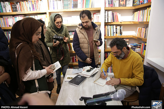 جشن امضا و رونماییی از مجموعه داستان پیمان هوشمند زاده / عکس: احمد حسنی / شهرآرا