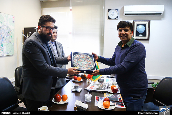 بازدید شفقت علی سردبیر نیشن مشهورترین روزنامه پاکستان از موسسه فرهنگی شهرآرا / عکس: حسین شریعت / شهرآرا