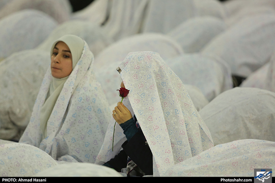  جشن ازدواج دانشجویی همسفر تا بهشت در حرم امام رضا (ع)/ عکس: احمد حسنی / شهرآرا