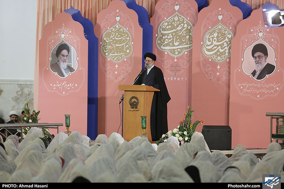  جشن ازدواج دانشجویی همسفر تا بهشت در حرم امام رضا (ع)/ عکس: احمد حسنی / شهرآرا