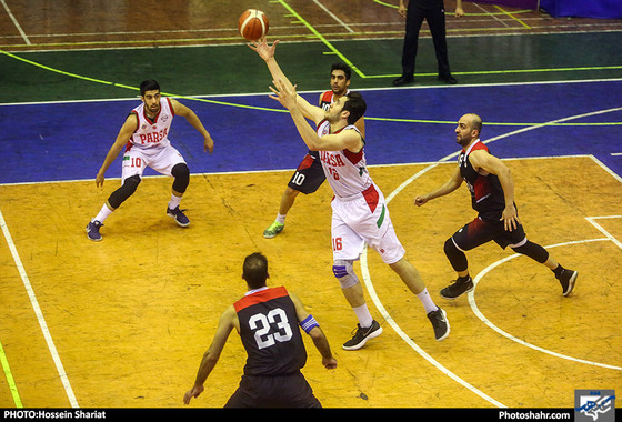 فینال لیگ ملی بسکتبال کشور  المان و پارسا مشهد /عکس: حسین شریعت / شهرآرا