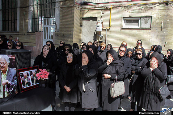 تشییع پیکر جهانگیر زنده دل از پیشکسوتان فوتبال مشهد /
 عکس: محسن بخشنده / شهرآرا
