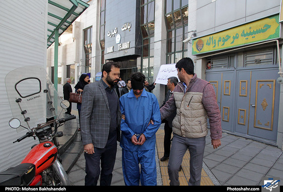 بازسازی صحنه سرقت از دو بانک در مشهد / عکس: محسن بخشنده / شهرآرا