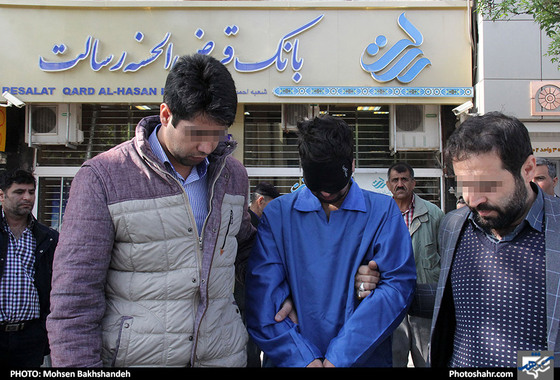 بازسازی صحنه سرقت از دو بانک در مشهد / عکس: محسن بخشنده / شهرآرا
