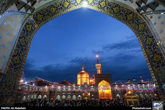 حرم امام رضا (ع) در شب مبعث پیامبر (ص) / عکس: علی عبداللهی / شهرآرا