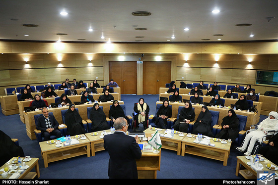 نشست هم اندیشی بانوان فرهیخته با اعضای شورای اسلامی مشهد مقدس / عکس: حسین شریعت / شهرآرا