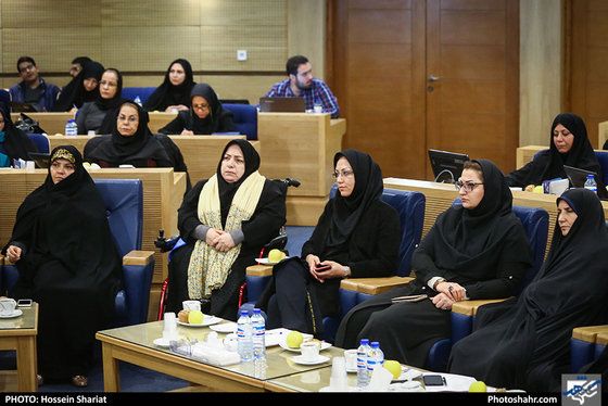 نشست هم اندیشی بانوان فرهیخته با اعضای شورای اسلامی مشهد مقدس / عکس: حسین شریعت / شهرآرا