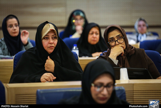 نشست هم اندیشی بانوان فرهیخته با اعضای شورای اسلامی مشهد مقدس / عکس: حسین شریعت / شهرآرا