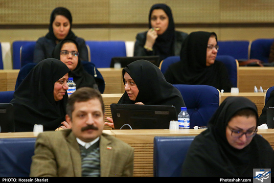 نشست هم اندیشی بانوان فرهیخته با اعضای شورای اسلامی مشهد مقدس / عکس: حسین شریعت / شهرآرا