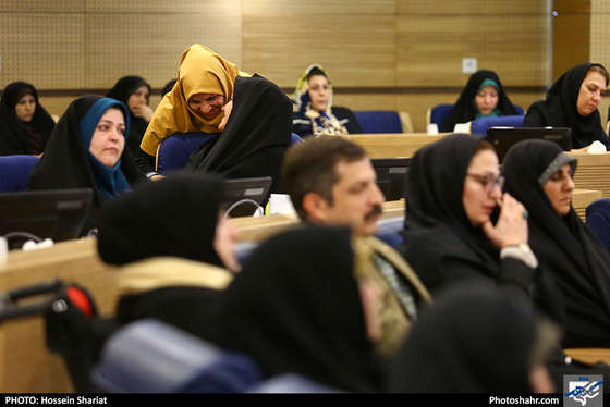 نشست هم اندیشی بانوان فرهیخته با اعضای شورای اسلامی مشهد مقدس / عکس: حسین شریعت / شهرآرا