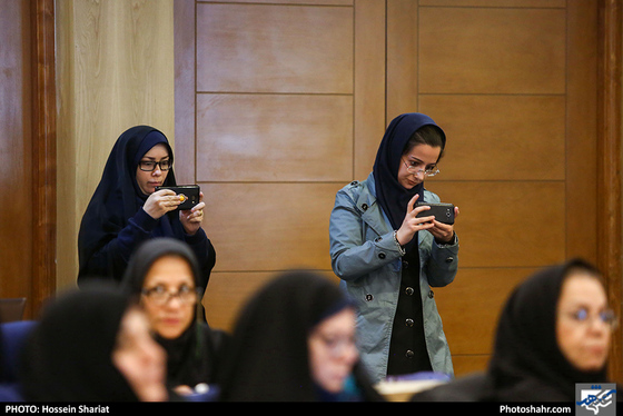 نشست هم اندیشی بانوان فرهیخته با اعضای شورای اسلامی مشهد مقدس / عکس: حسین شریعت / شهرآرا