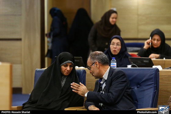 نشست هم اندیشی بانوان فرهیخته با اعضای شورای اسلامی مشهد مقدس / عکس: حسین شریعت / شهرآرا