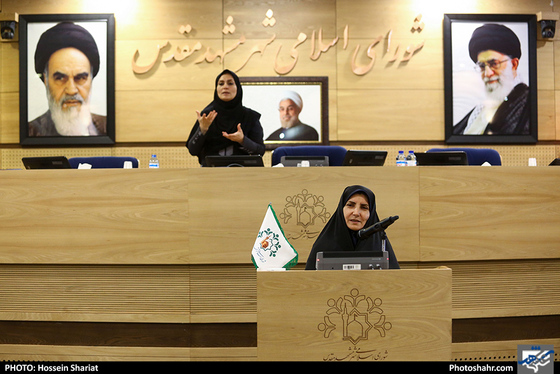 نشست هم اندیشی بانوان فرهیخته با اعضای شورای اسلامی مشهد مقدس / عکس: حسین شریعت / شهرآرا