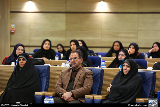 نشست هم اندیشی بانوان فرهیخته با اعضای شورای اسلامی مشهد مقدس / عکس: حسین شریعت / شهرآرا