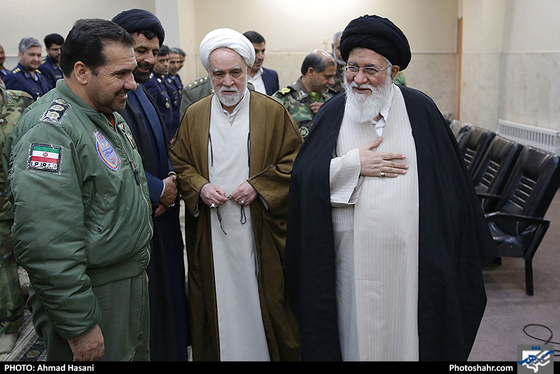 دیدار جمعی از  فرماندهان ارتش با آیت الله علم الهدی / عکس: احمد حسنی / شهرآرا