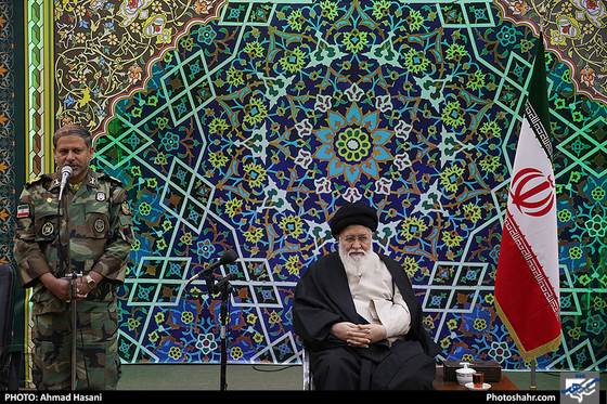 دیدار جمعی از  فرماندهان ارتش با آیت الله علم الهدی / عکس: احمد حسنی / شهرآرا