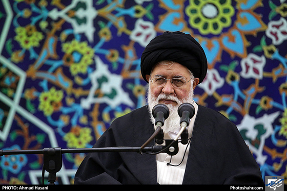 دیدار جمعی از  فرماندهان ارتش با آیت الله علم الهدی / عکس: احمد حسنی / شهرآرا