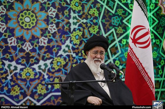 دیدار جمعی از  فرماندهان ارتش با آیت الله علم الهدی / عکس: احمد حسنی / شهرآرا