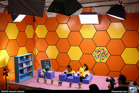 پشت صحنه برنامه تلویزیونی شهر عسل / عکس: حسین شریعت / شهرآرا