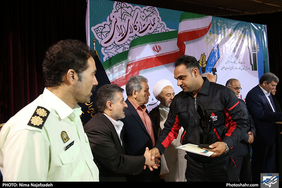 تقدیر از کارگران و واحدهای نمونه استان / عکس: نیما نجف زاده / شهرآرا