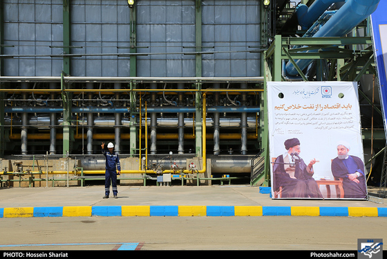 بهره برداری از کارخانه آهن اسفنجی (واحداحیاء مستقیم) با حضور رئیس جمهوری  / عکس: حسین شریعت / شهرآرا