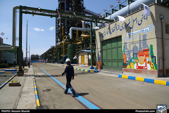 بهره برداری از کارخانه آهن اسفنجی (واحداحیاء مستقیم) با حضور رئیس جمهوری  / عکس: حسین شریعت / شهرآرا