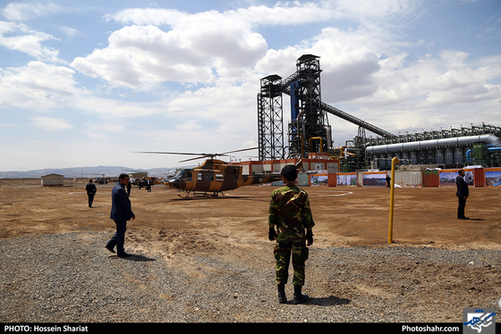 بهره برداری از کارخانه آهن اسفنجی (واحداحیاء مستقیم) با حضور رئیس جمهوری  / عکس: حسین شریعت / شهرآرا