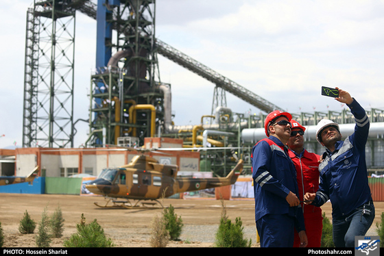 بهره برداری از کارخانه آهن اسفنجی (واحداحیاء مستقیم) با حضور رئیس جمهوری  / عکس: حسین شریعت / شهرآرا