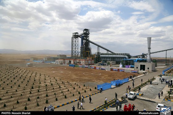 بهره برداری از کارخانه آهن اسفنجی (واحداحیاء مستقیم) با حضور رئیس جمهوری  / عکس: حسین شریعت / شهرآرا