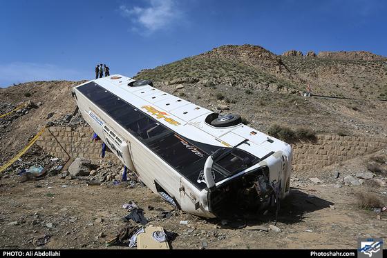 واژگونی اتوبوس حامل دانش آموزان دختر شهرستان خواف در جاده کلات / عکس: علی عبداللهی / شهرآرا