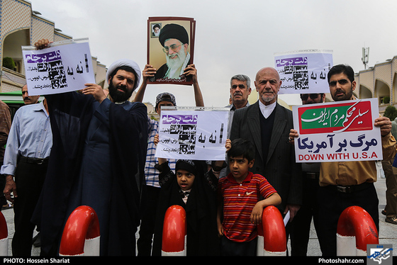 راهپیمایی نمازگزاران در محکومیت آمریکا / عکس: حسین شریعت / شهرآرا