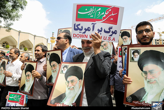 راهپیمایی نمازگزاران در محکومیت آمریکا / عکس: حسین شریعت / شهرآرا