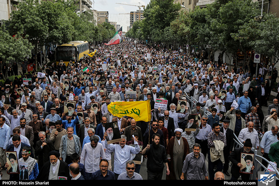 راهپیمایی نمازگزاران در محکومیت آمریکا / عکس: حسین شریعت / شهرآرا