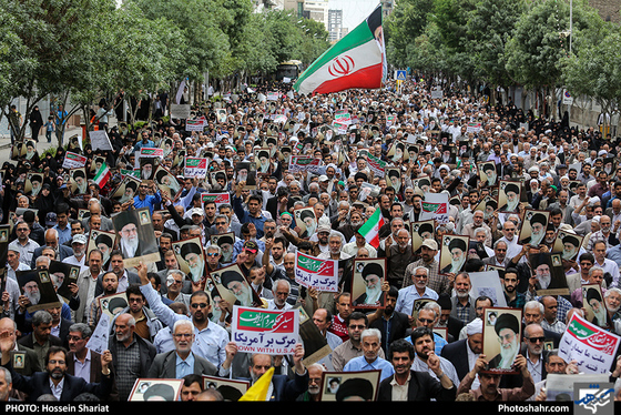 راهپیمایی نمازگزاران در محکومیت آمریکا / عکس: حسین شریعت / شهرآرا