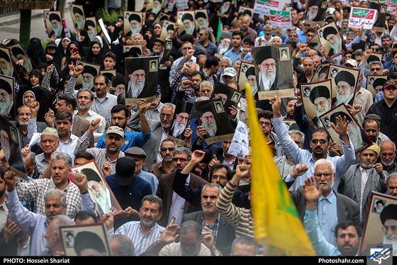 راهپیمایی نمازگزاران در محکومیت آمریکا / عکس: حسین شریعت / شهرآرا