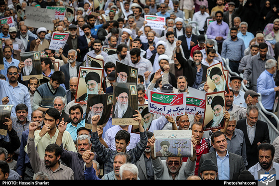 راهپیمایی نمازگزاران در محکومیت آمریکا / عکس: حسین شریعت / شهرآرا