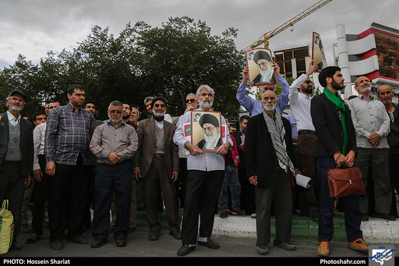 راهپیمایی نمازگزاران در محکومیت آمریکا / عکس: حسین شریعت / شهرآرا