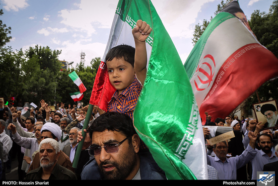 راهپیمایی نمازگزاران در محکومیت آمریکا / عکس: حسین شریعت / شهرآرا